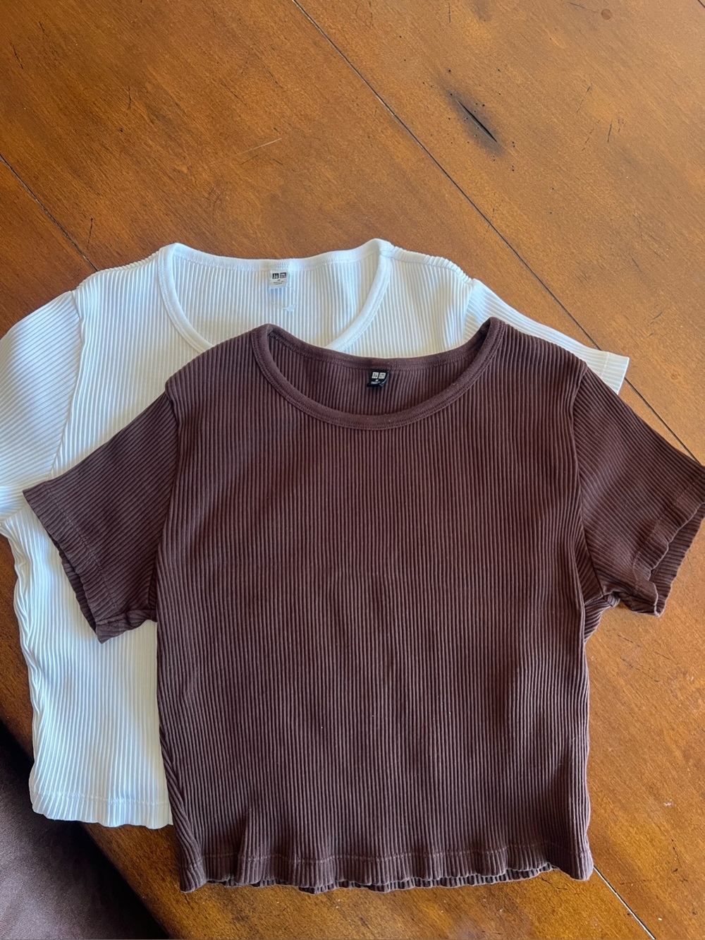 Uniqlo cropped Ribbed Short-Sleeve Top - White and Brown